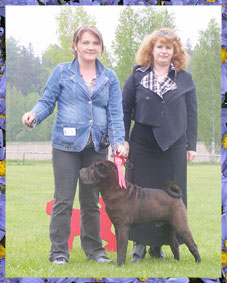 Juez Sra. Tatjana Grishinan y Dragon de Koshi Indiana Jones negro